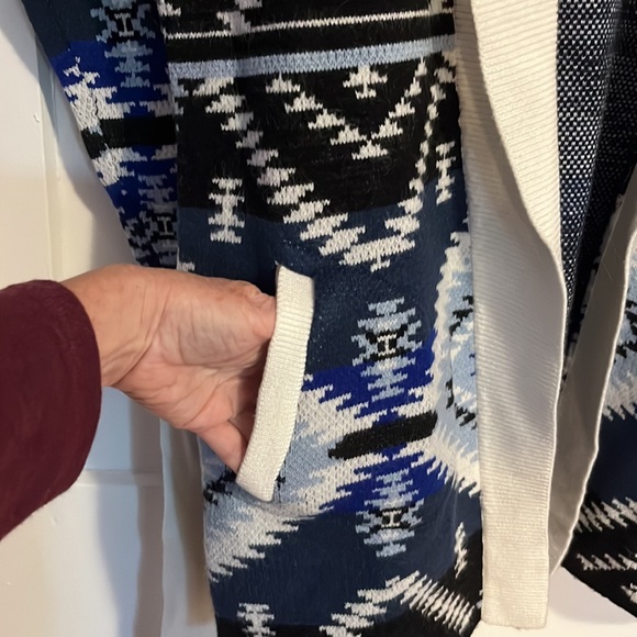 NWT PJ Salvage blue and white Aztec pattern lounging cardigan small - Picture 4 of 10